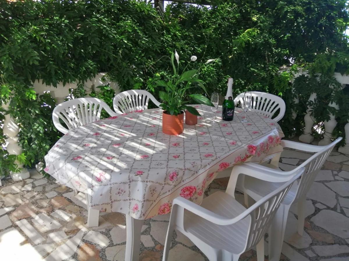 Apartmani Zmiric Primosten Luaran gambar