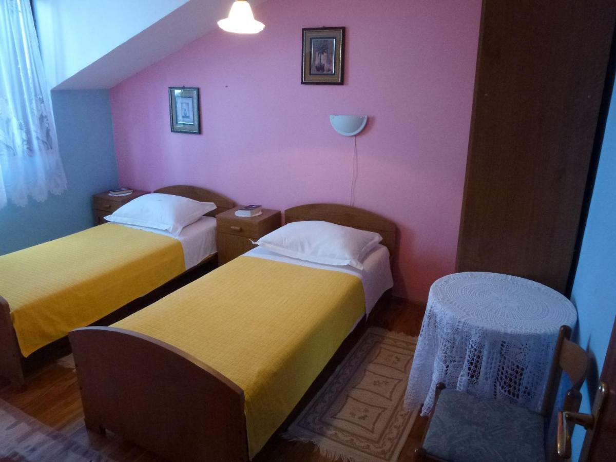 Apartmani Zmiric Primosten Luaran gambar